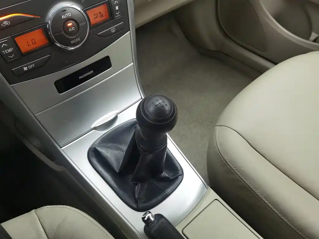 TOYOTA COROLLA 2013