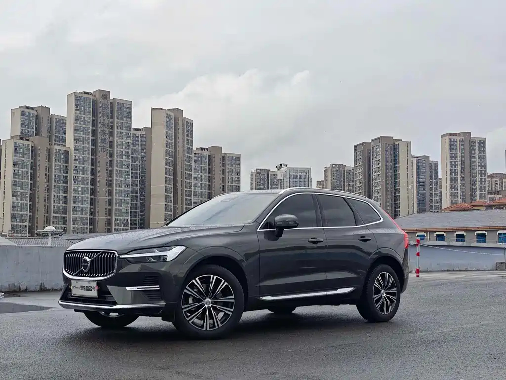 VOLVO XC60 2022