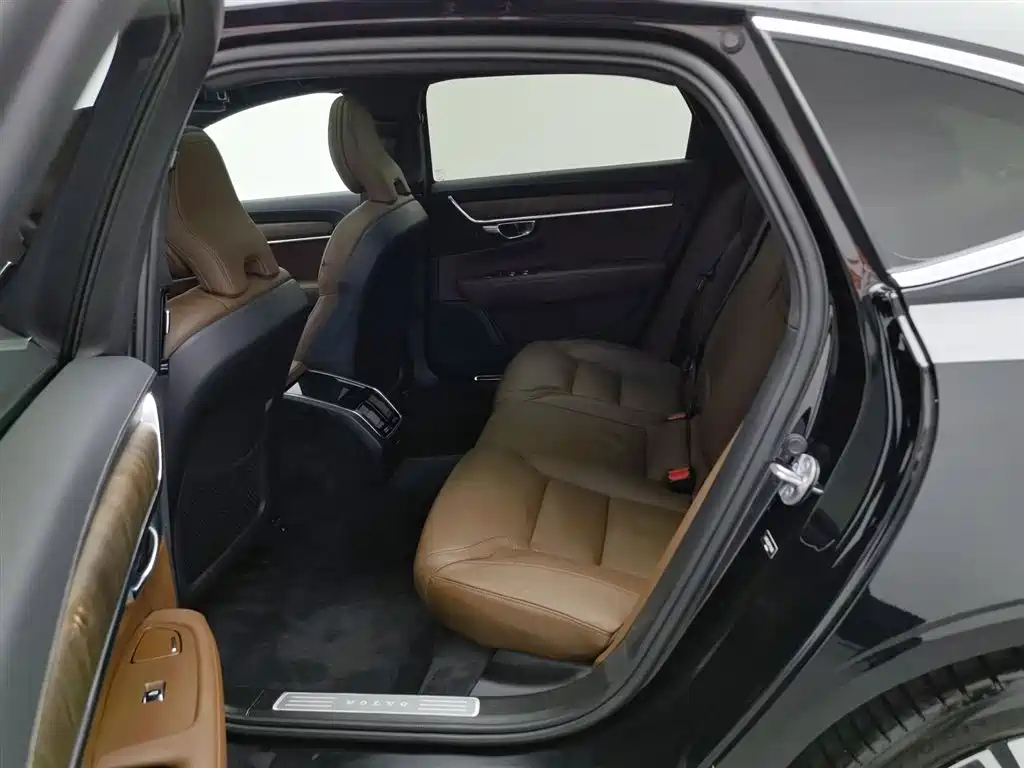 VOLVO S90 2023