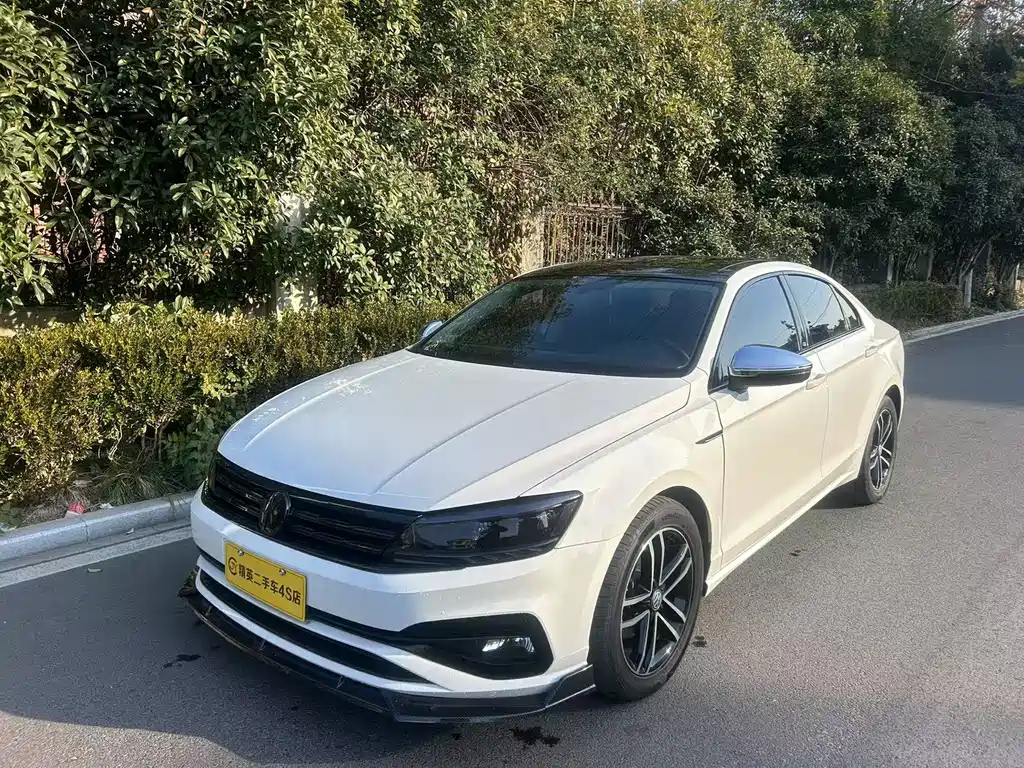 VOLKSWAGEN LAMANDO 2021