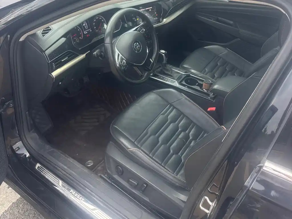 VOLKSWAGEN PASSAT 2019