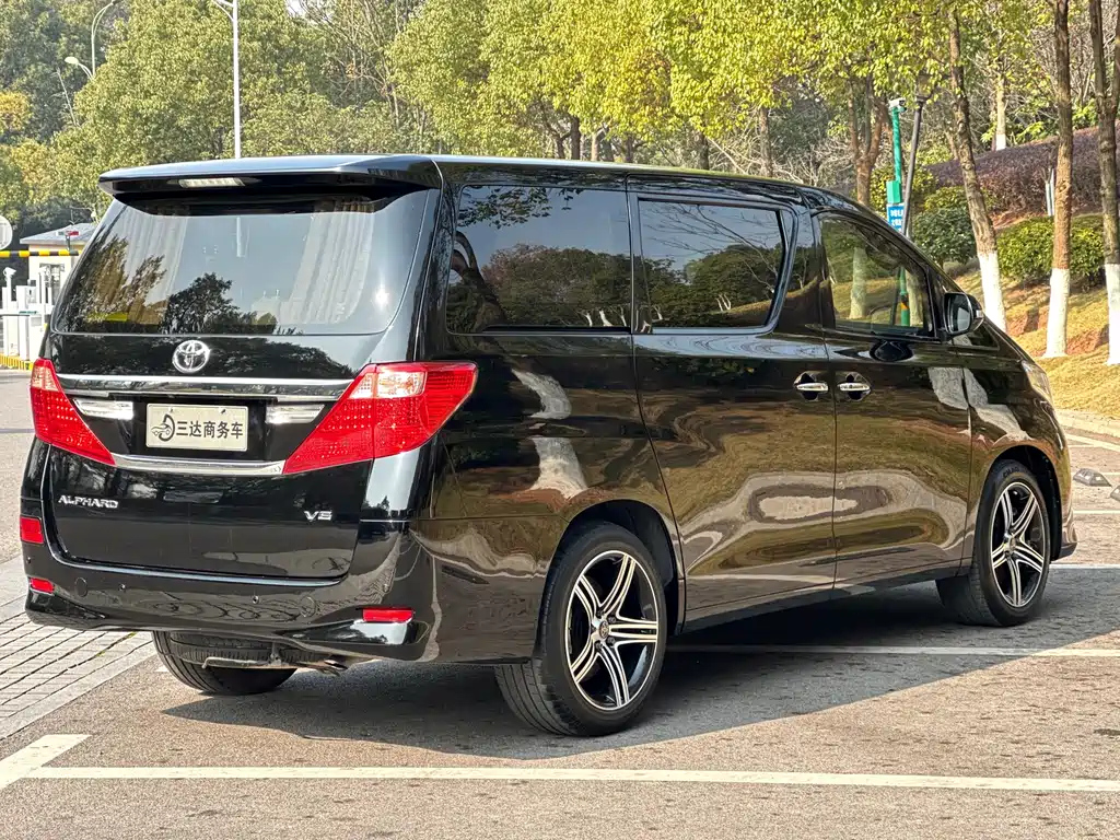 TOYOTA ALPHARD 2013