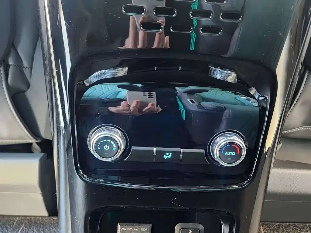 FORD TOUREO 2024