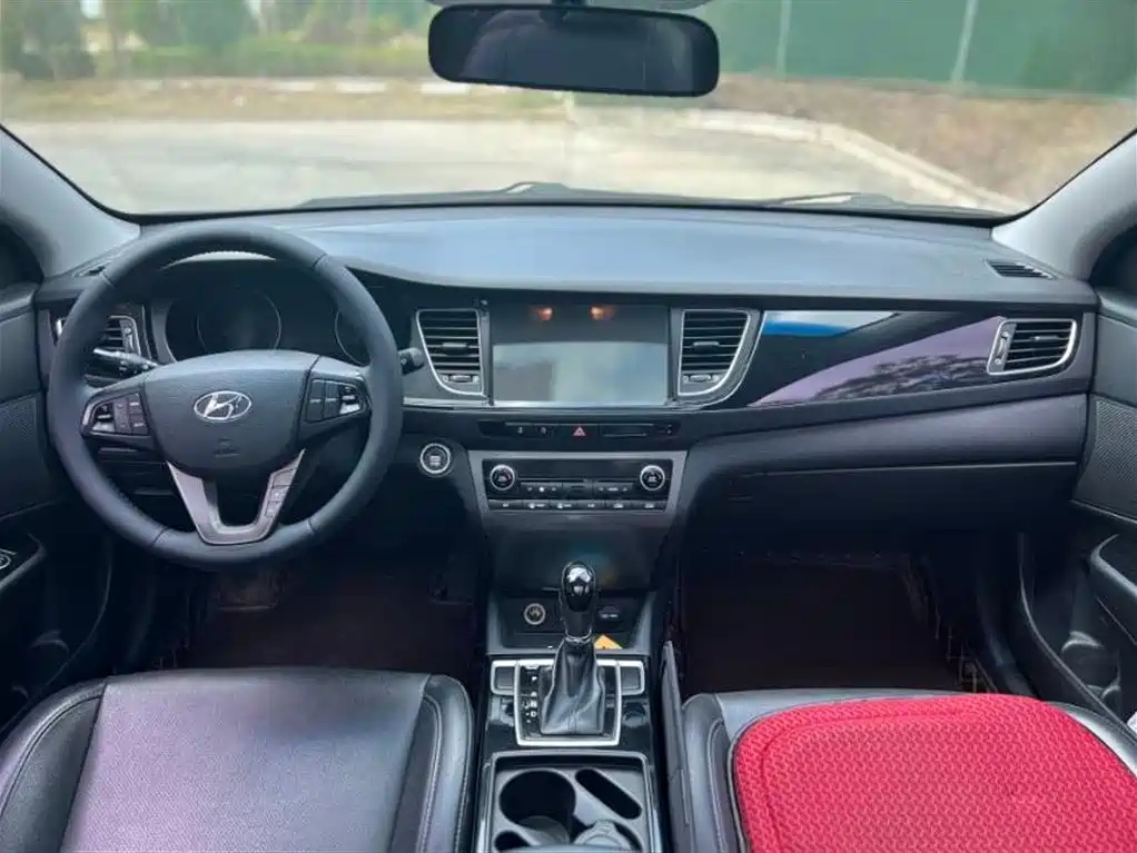 HYUNDAI MISTRA 2014