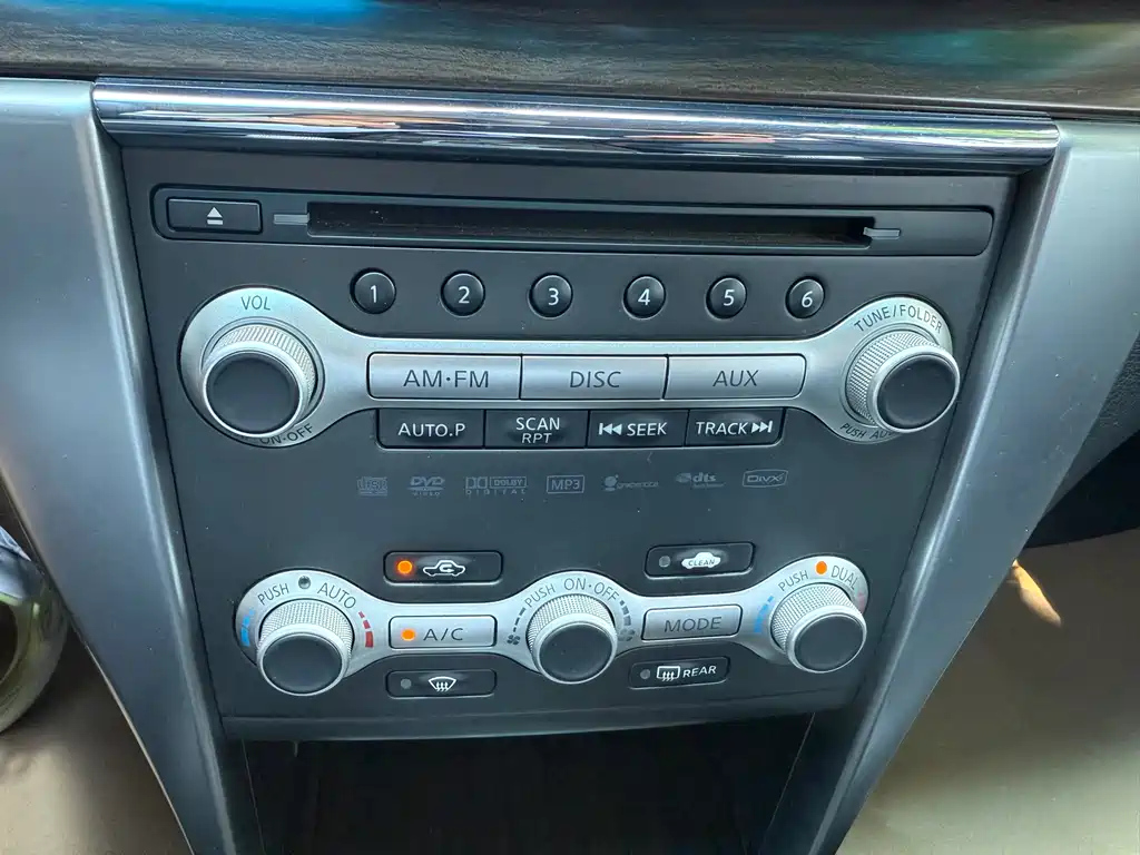 NISSAN TEANA 2011