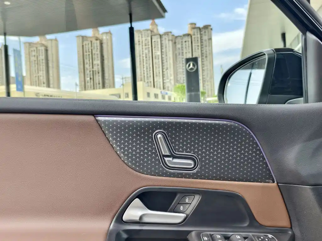 MERCEDES BENZ GLB 2024