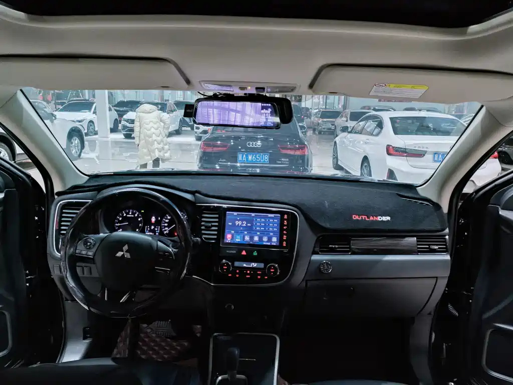 MITSUBISHI OUTLANDER 2019