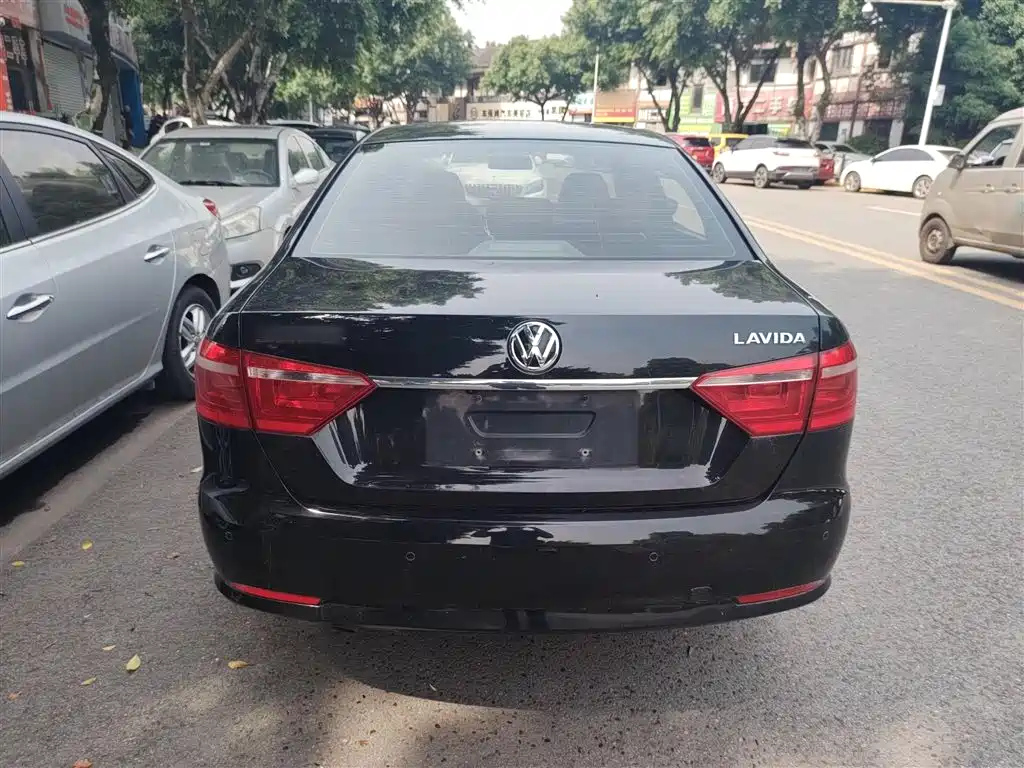 VOLKSWAGEN LAVIDA 2013