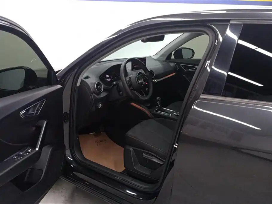 AUDI Q2L 2018