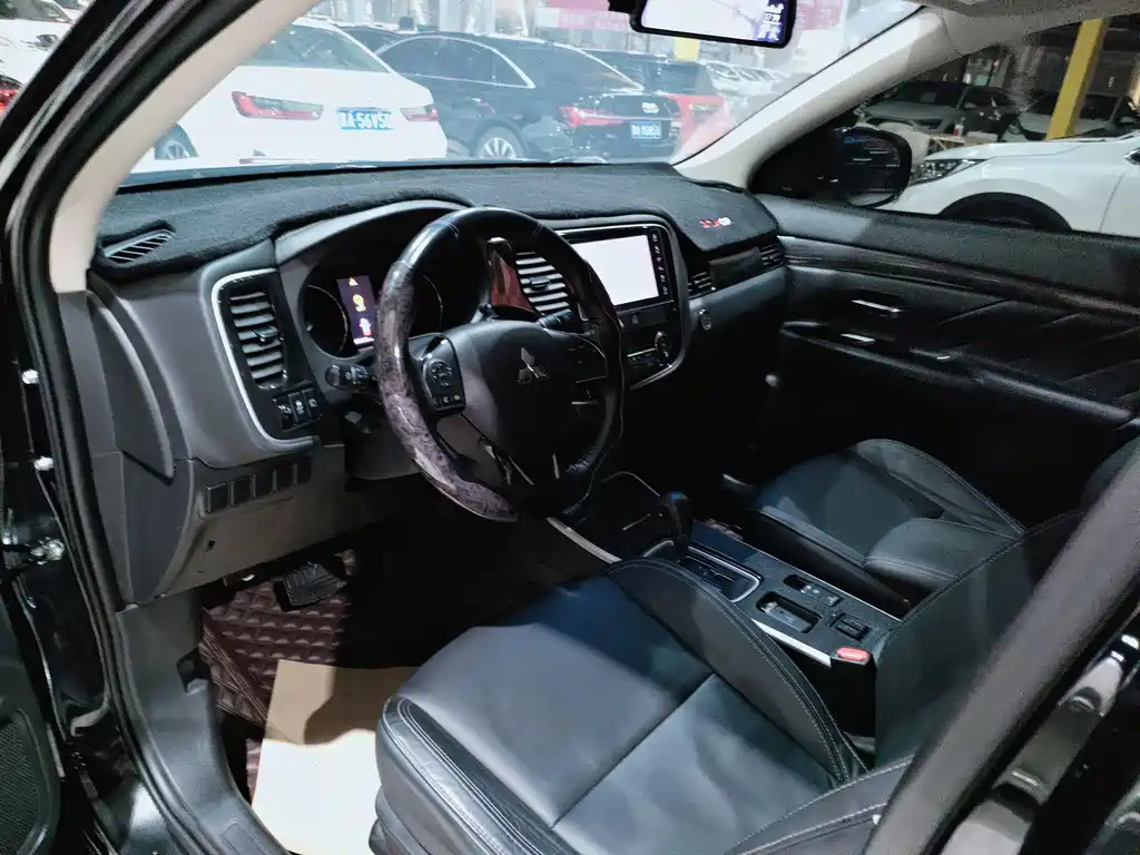 MITSUBISHI OUTLANDER 2019