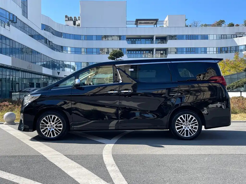 TOYOTA ALPHARD 2018
