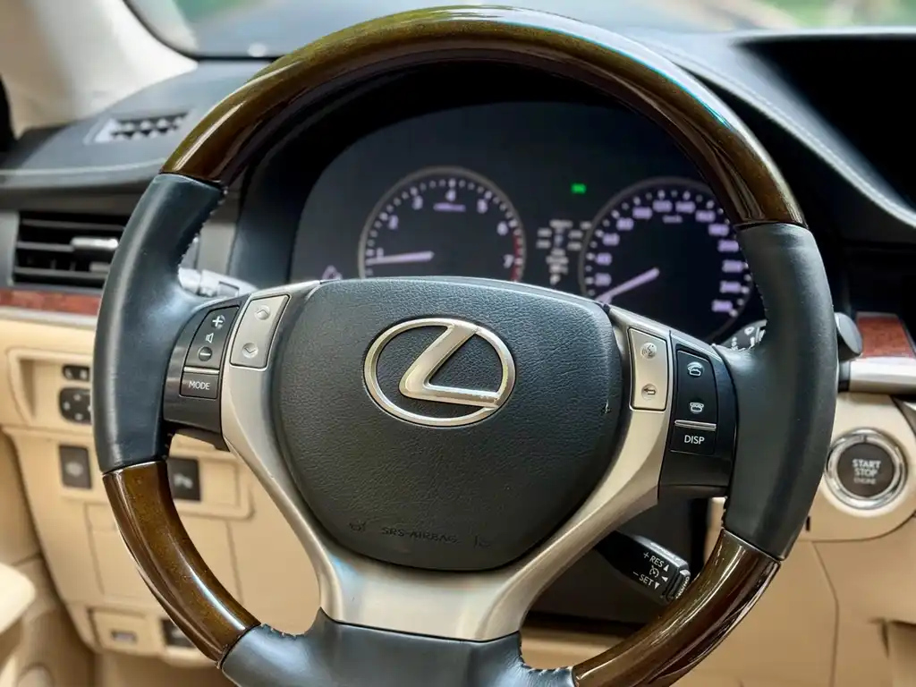 LEXUS ES 2013