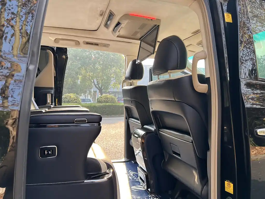 TOYOTA ALPHARD 2012