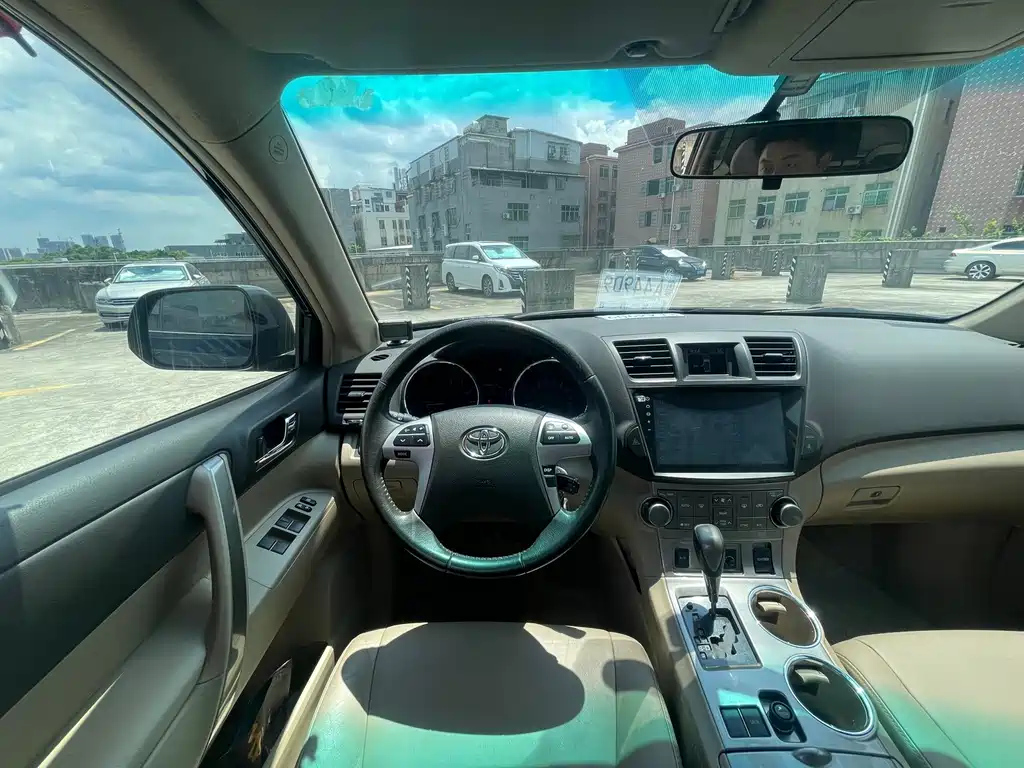 TOYOTA HIGHLANDER 2013