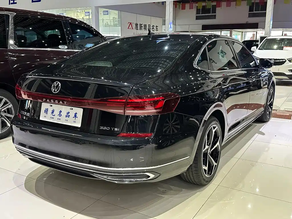 VOLKSWAGEN PASSAT 2023