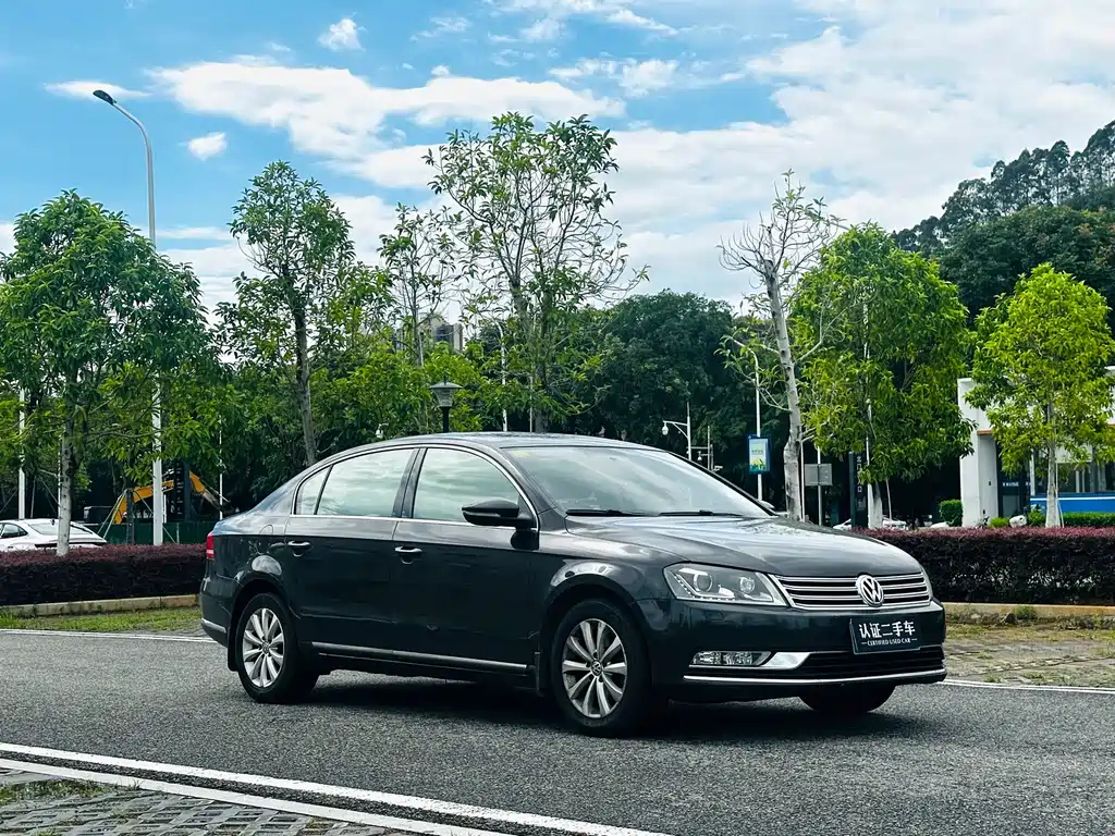 VOLKSWAGEN MAGOTAN 2012