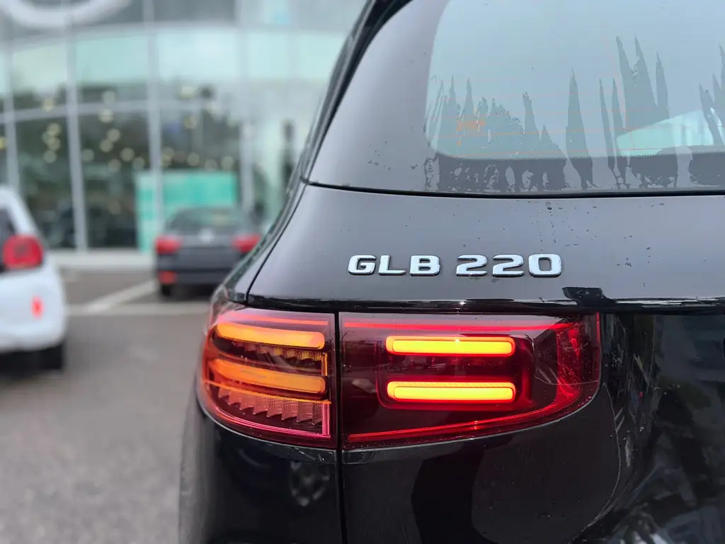 MERCEDES BENZ GLB 2024