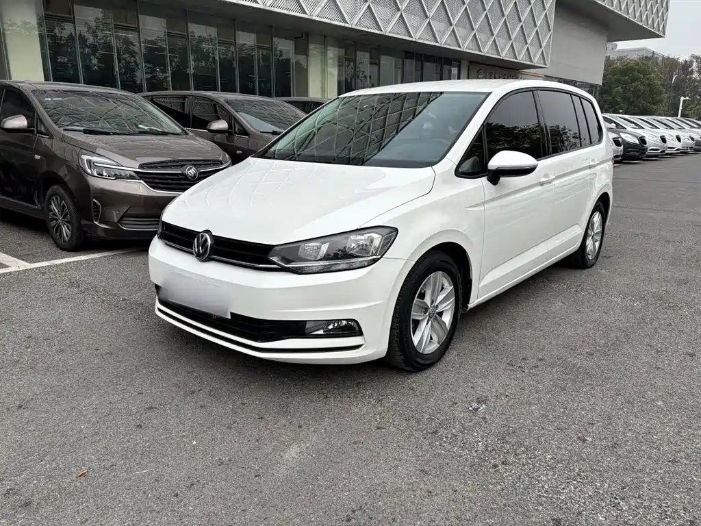 VOLKSWAGEN TOURAN 2018