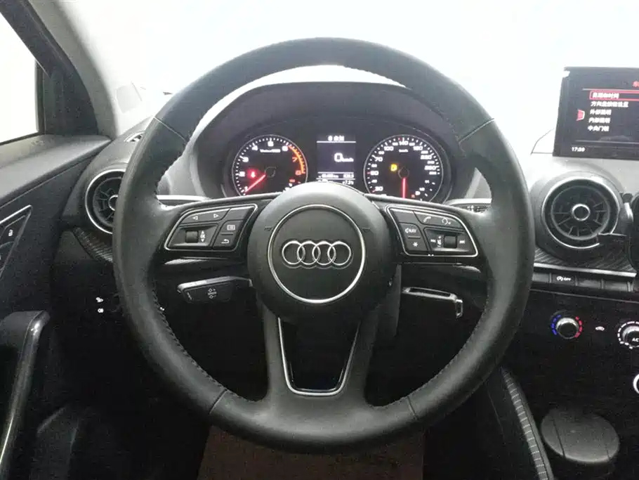 AUDI Q2L 2018