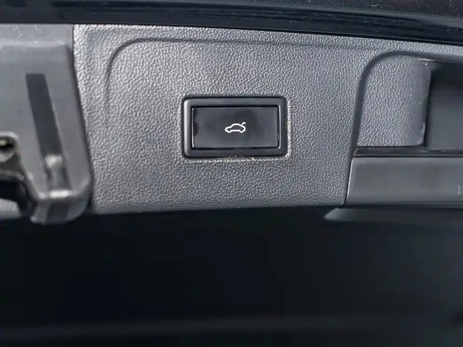 VOLKSWAGEN TOURAN 2021