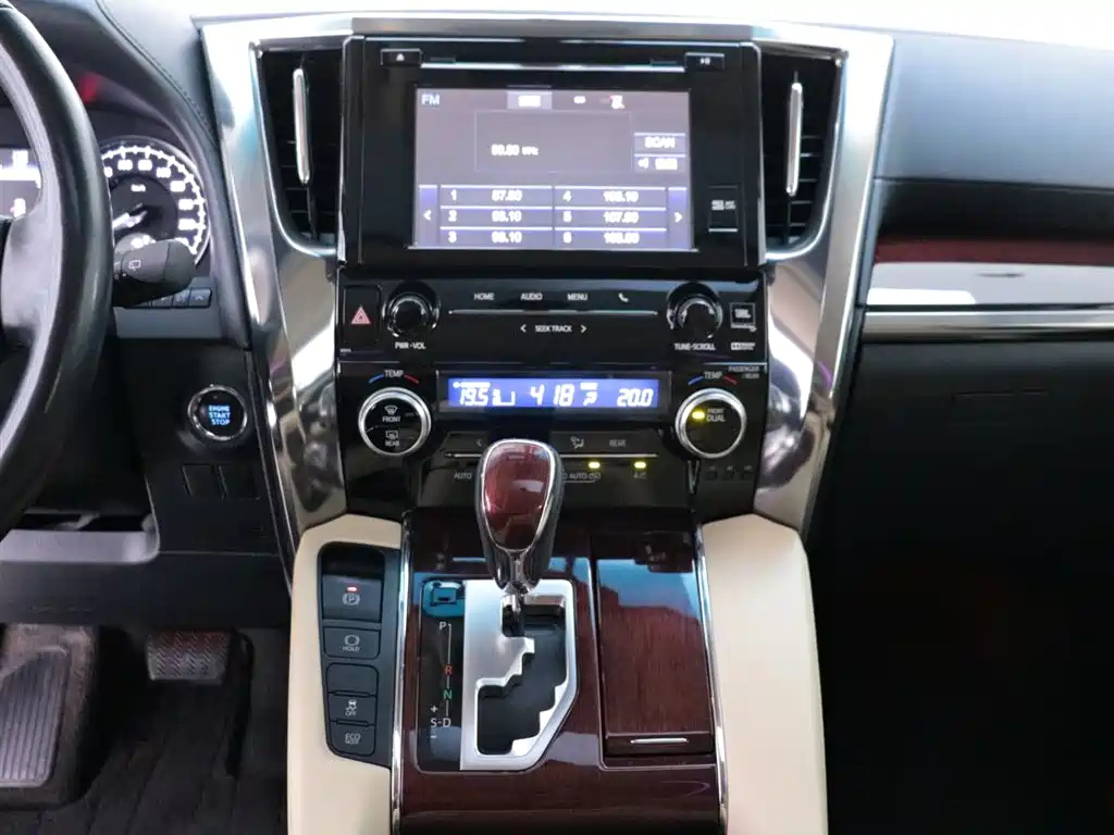 TOYOTA ALPHARD 2017