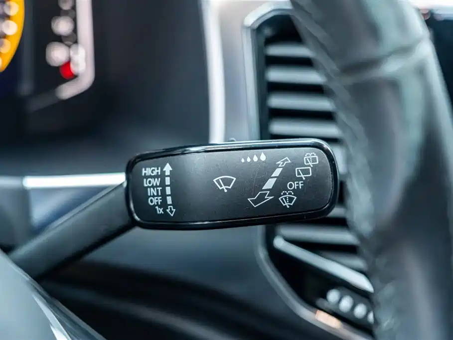 VOLKSWAGEN TOURAN 2021