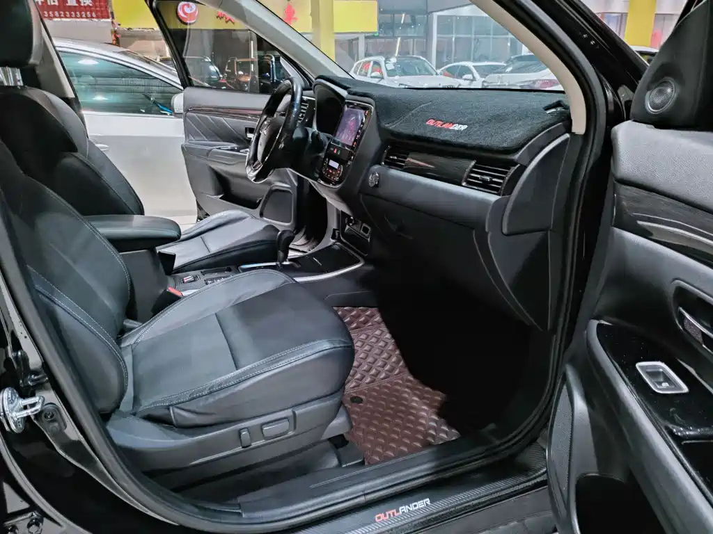 MITSUBISHI OUTLANDER 2019