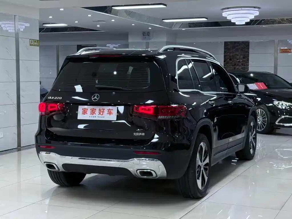 MERCEDES BENZ GLB 2023