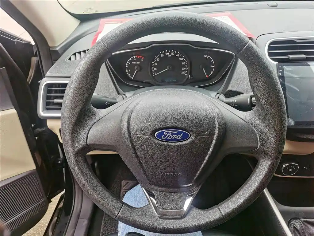 FORD ESCORT 2015