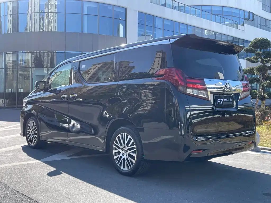 TOYOTA ALPHARD 2018