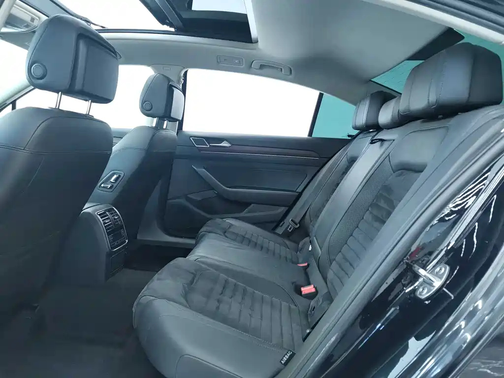 VOLKSWAGEN MAGOTAN 2020