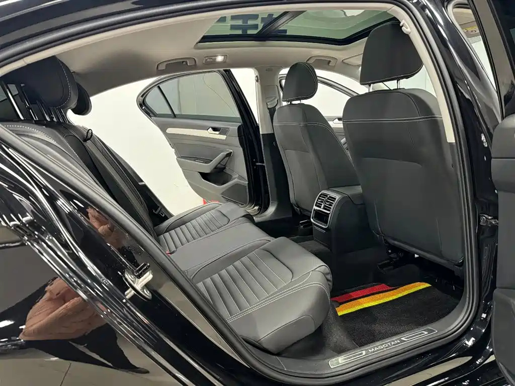 VOLKSWAGEN MAGOTAN 2021