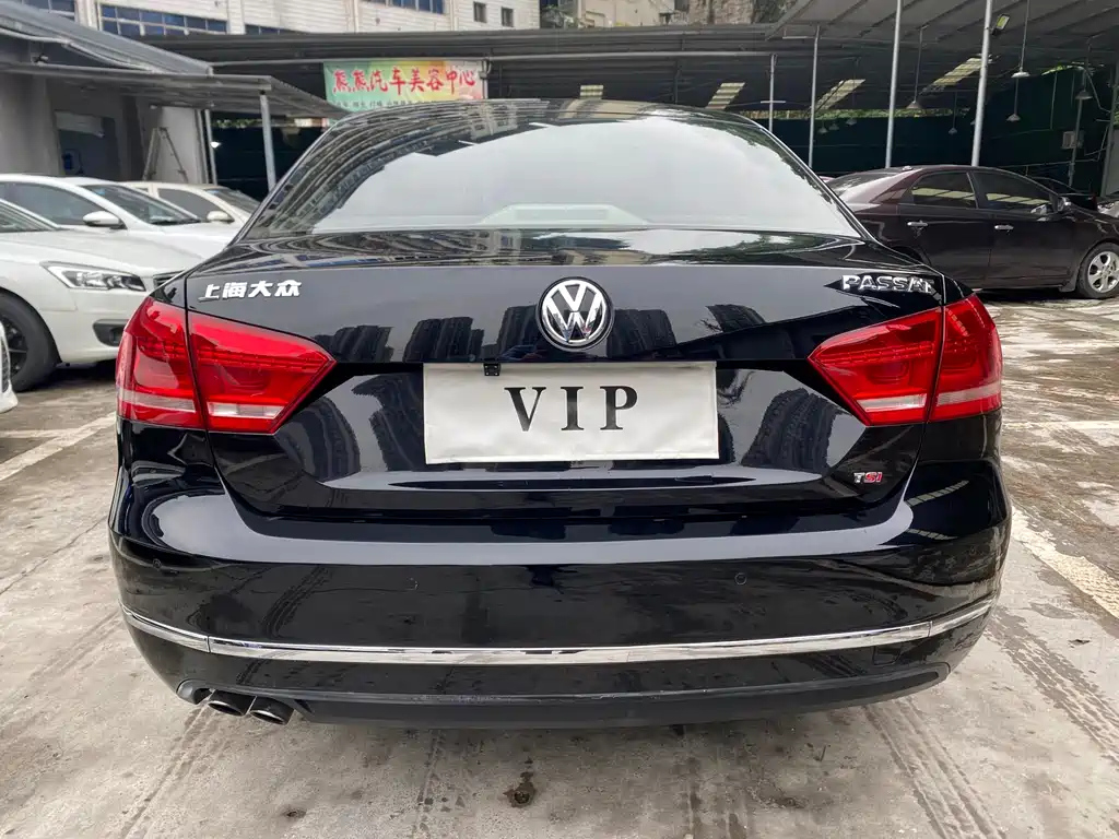 VOLKSWAGEN PASSAT 2015