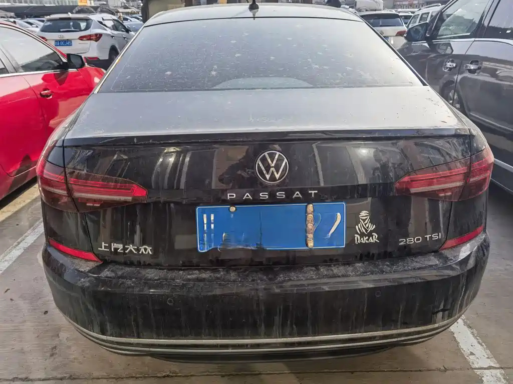 VOLKSWAGEN PASSAT 2023