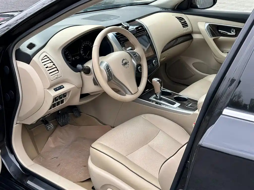 NISSAN TEANA 2015