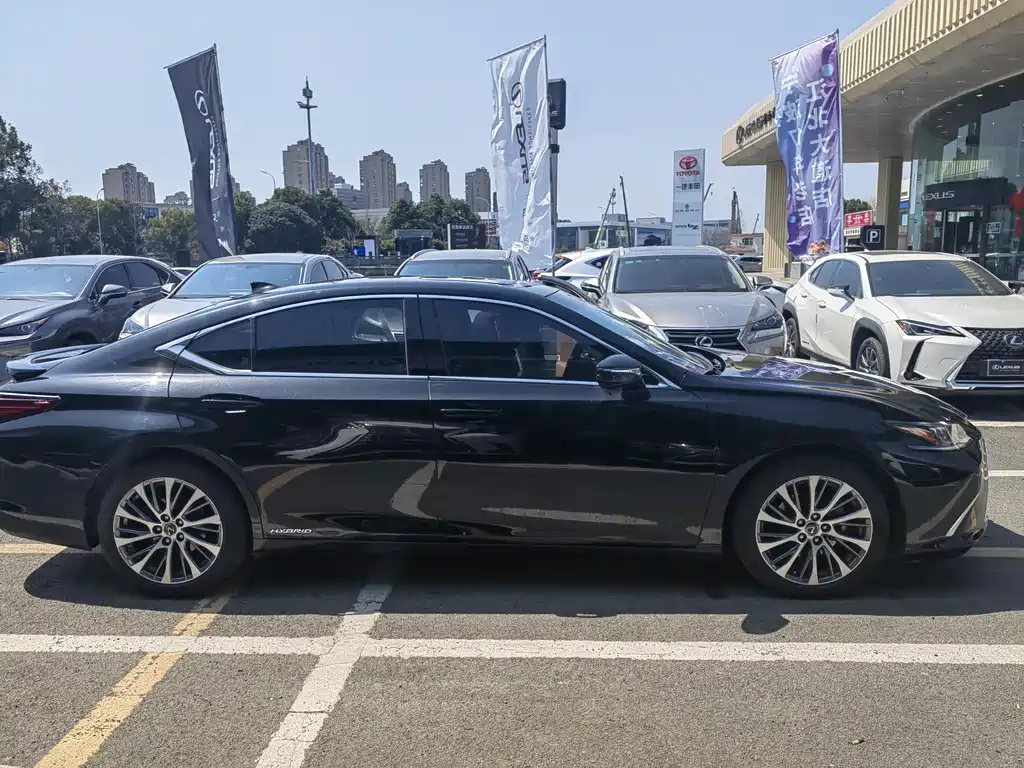 LEXUS ES 2020