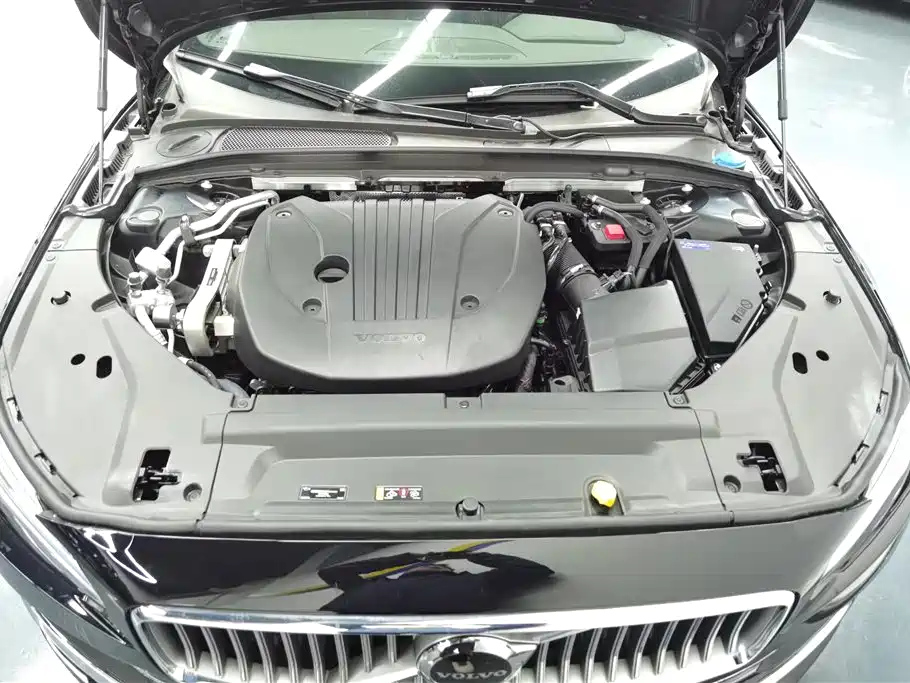 VOLVO S90 2023