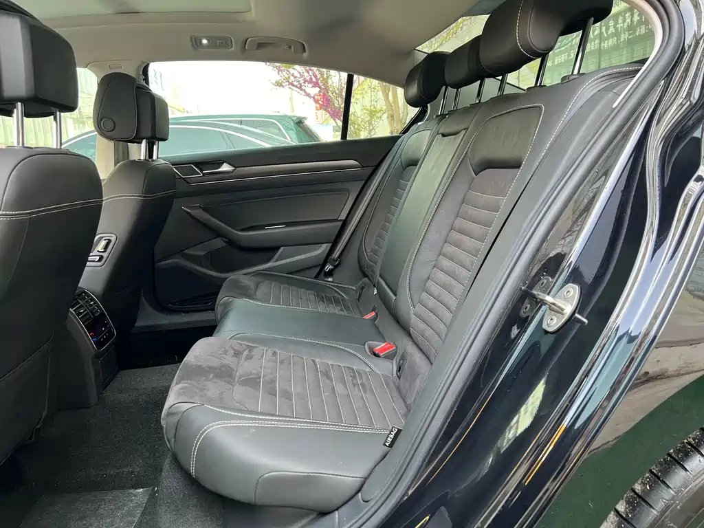 VOLKSWAGEN MAGOTAN 2022