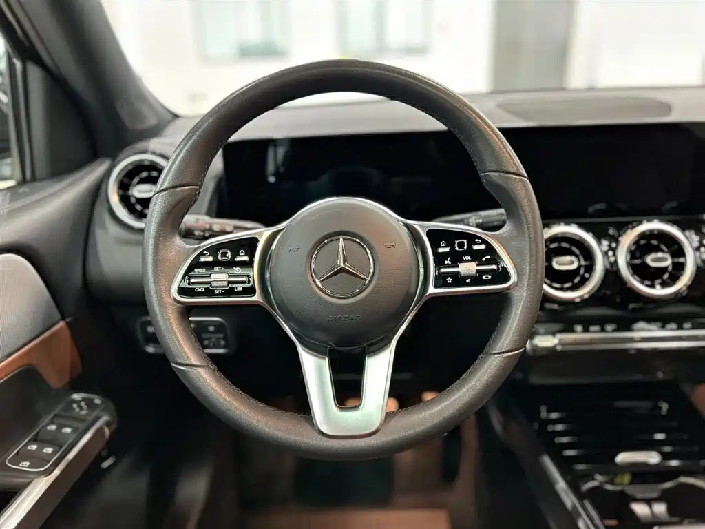 MERCEDES BENZ GLB 2022