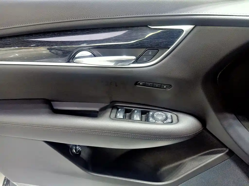 CADILLAC XT5 2021
