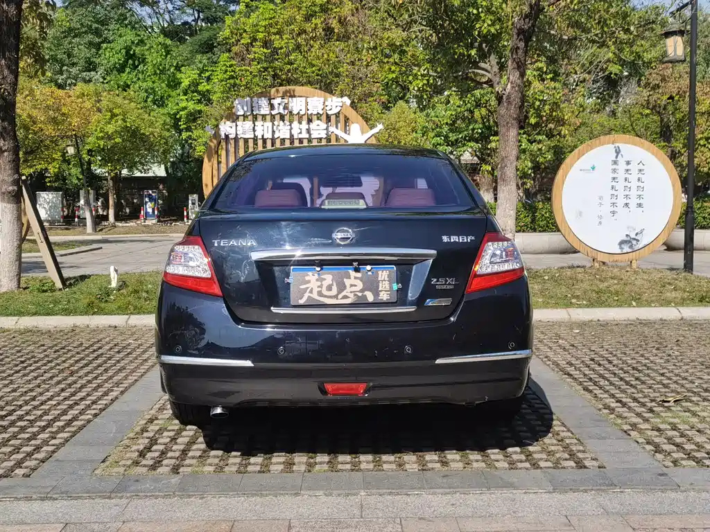 NISSAN TEANA 2011