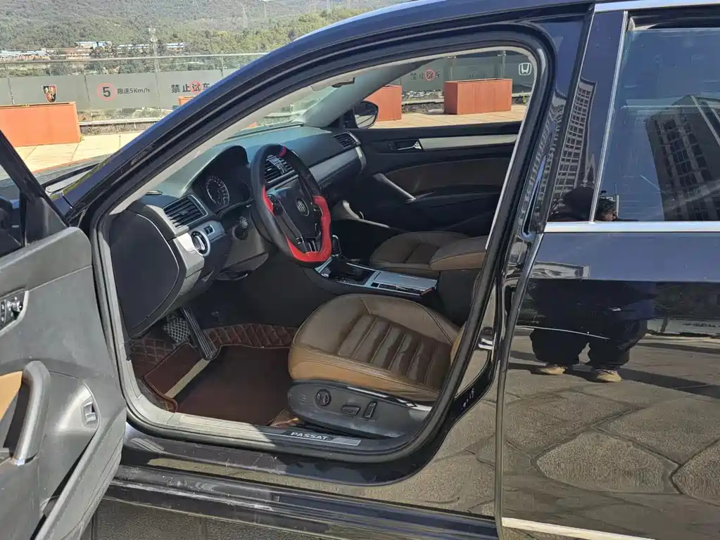VOLKSWAGEN PASSAT 2015