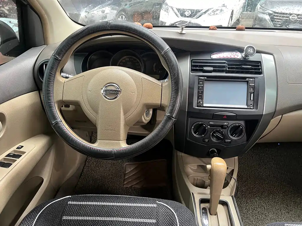 NISSAN LIVINA 2008