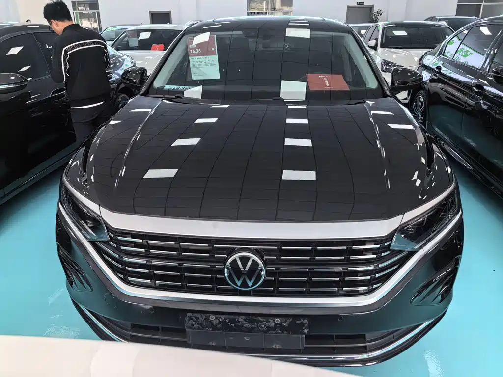 VOLKSWAGEN PASSAT 2022