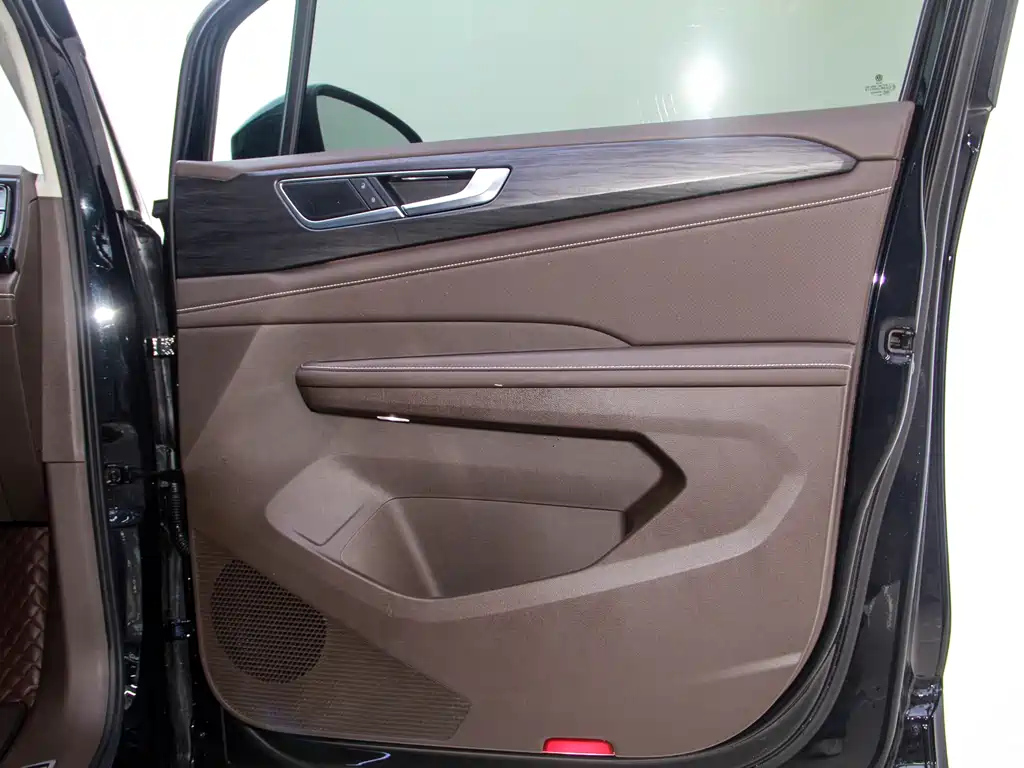 VOLKSWAGEN VILORAN 2023