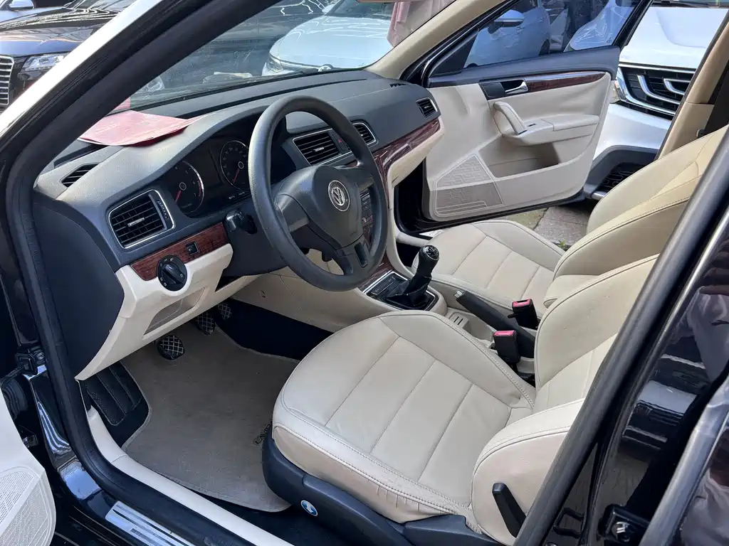 VOLKSWAGEN LAVIDA 2012