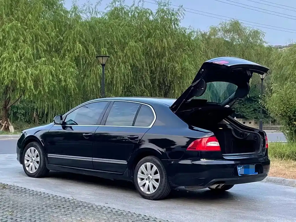 SKODA SUPERB 2012