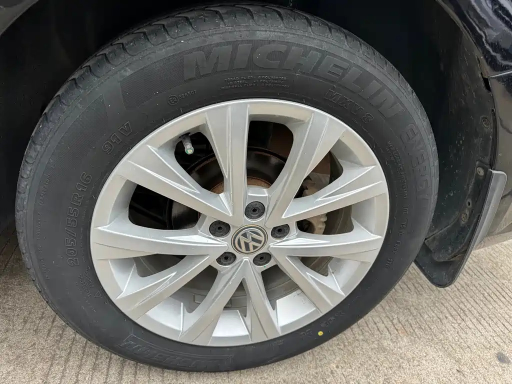 VOLKSWAGEN LAVIDA 2016