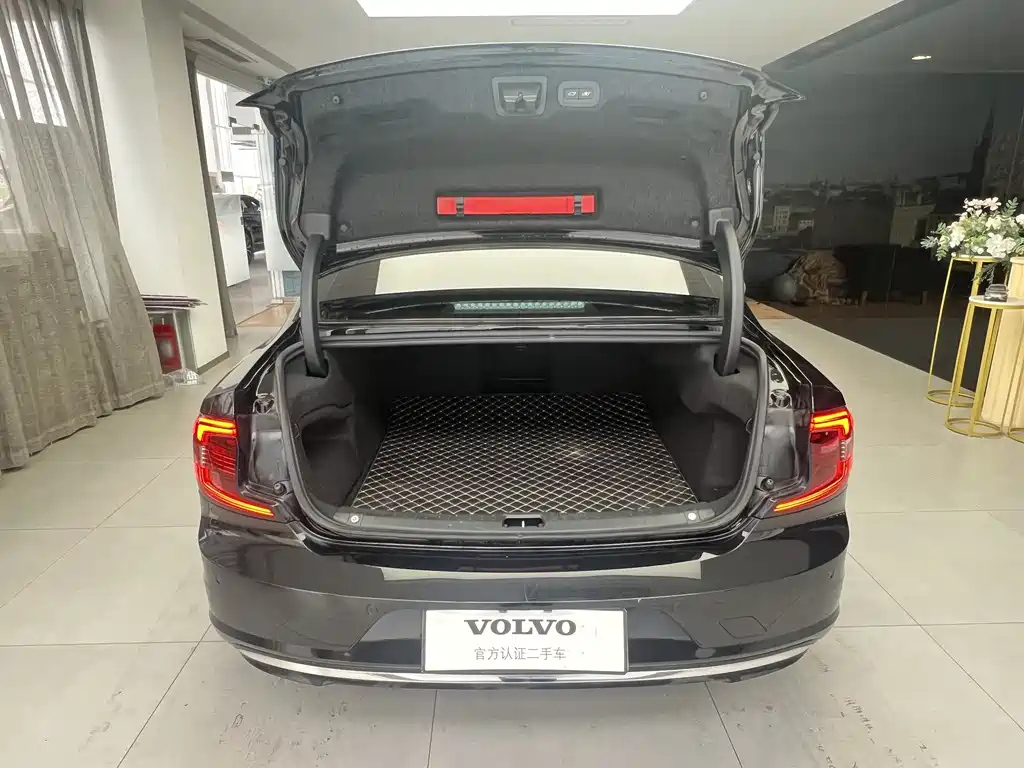 VOLVO S90 2021
