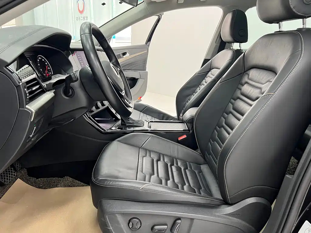 VOLKSWAGEN PASSAT 2021